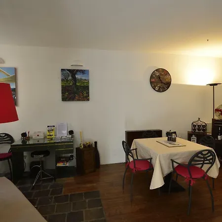 Prigioni House Nocleg ze śniadaniem *
